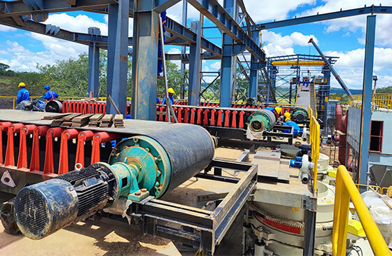 Workers are checking lithium ore processing equipment.jpg Workers are checking lithium ore processing equipment.jpg